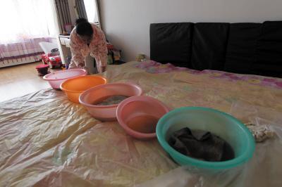宁乡楼上漏水，住户失联，小区没物管，业主维权难！律师来支招……